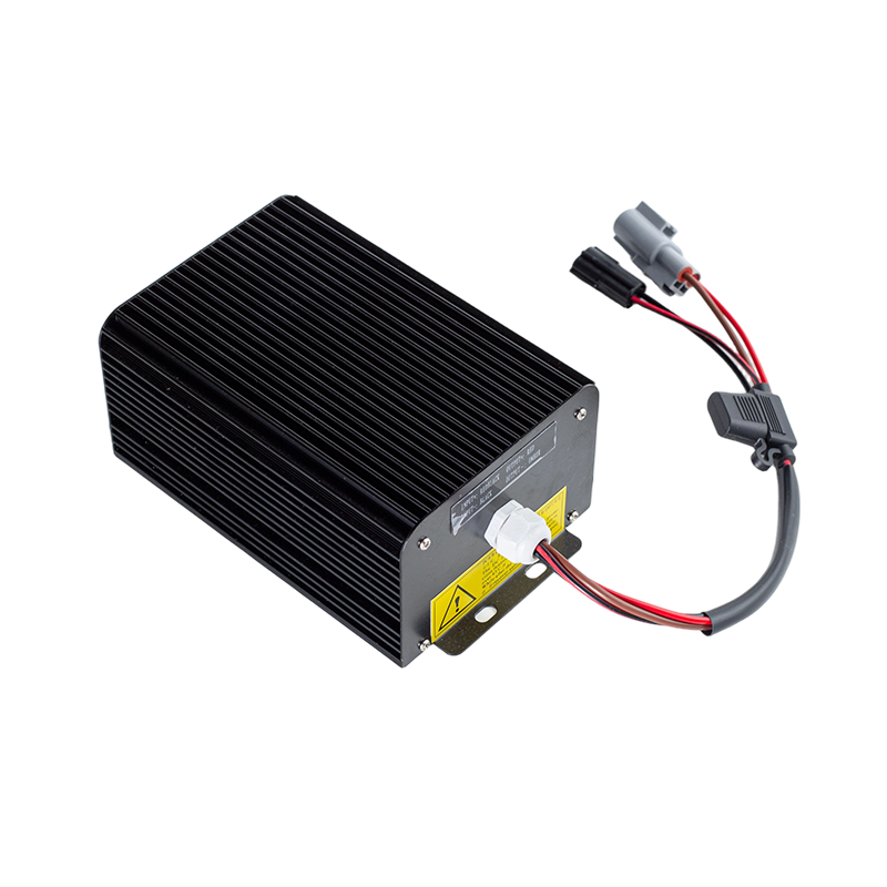 উচ্চ দক্ষতা স্থিতিশীল আউটপুট IP65 ডাস্টপ্রুফ তেল প্রতিরোধী DC80V ওয়াইড ইনপুট ফর্কলিফ্ট যানবাহন DC-DC ভোল্টেজ স্টেপ ডাউন মডিউল