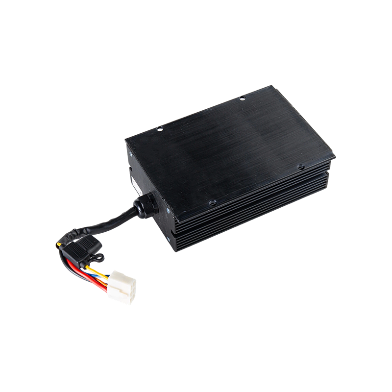 উচ্চ দক্ষতার স্থিতিশীল আউটপুট IP65 ডাস্টপ্রুফ তেল প্রতিরোধী DC48V ওয়াইড ইনপুট ফর্কলিফ্ট যানবাহন DC-DC ভোল্টেজ স্টেপ ডাউন মডিউল